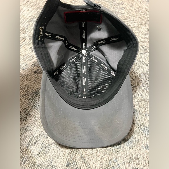 Titleist Pro V1 FJ Tour Performance Strapback Hat Gray White Adjustable Golf - Picture 5 of 5